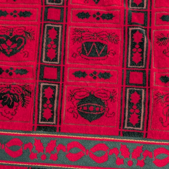 Vintage Red Christmas Holiday Towel set Green Gold Holly Ornaments Set Of 3 - Picture 6 of 16